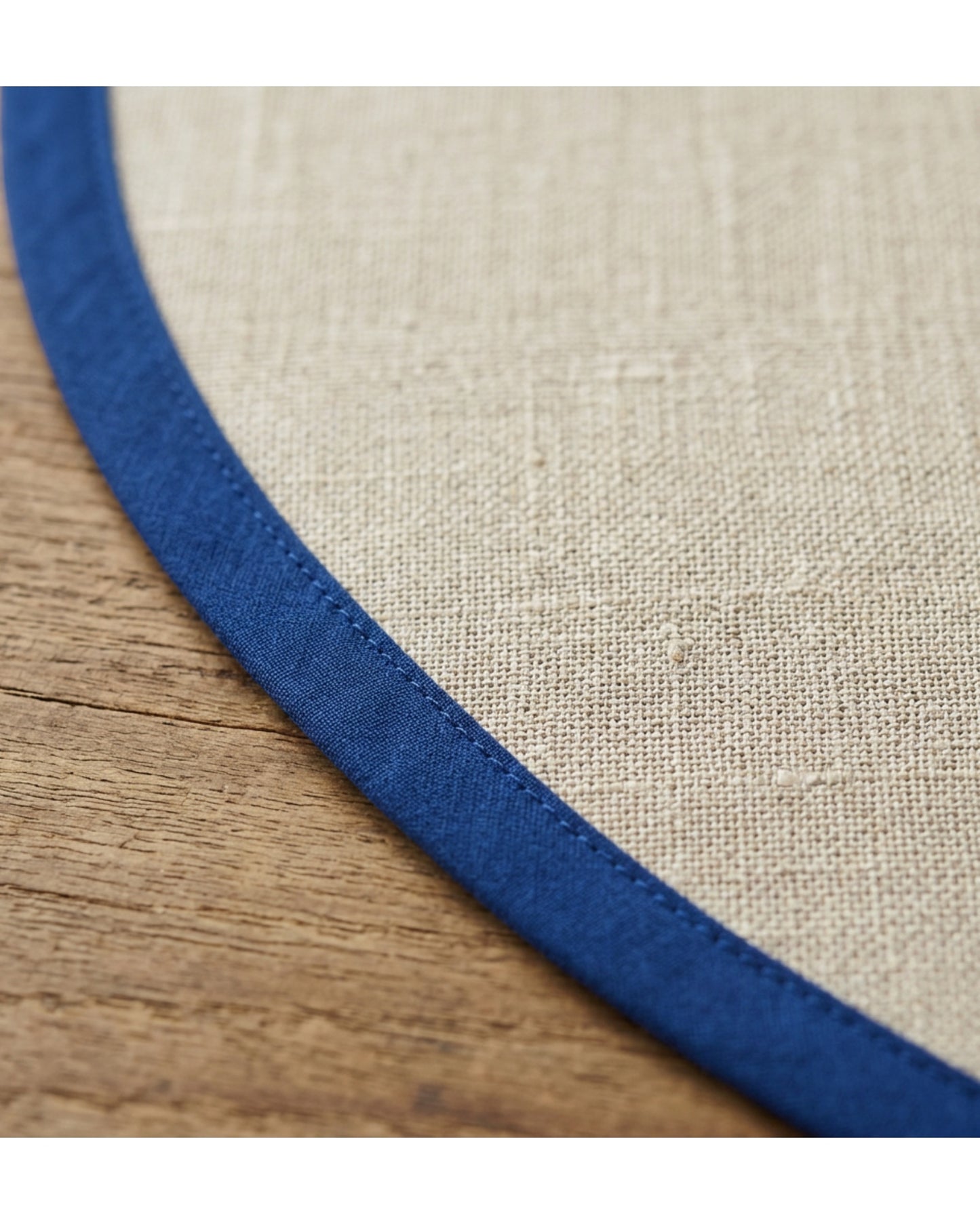 Housi Linen Cotton Round Tablecloth 180 cm Natural with Cobalt Edge - Detail view